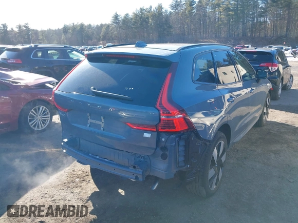 2024 Volvo XC60 Recharge Plug-In Hybrid Plus Dark Theme with VIN YV4H60DL0R1918759, listed as a IAAI auction lot 41495835 with 3,277 mi miles. Bid and sale history available at carsss.com. Image 4.