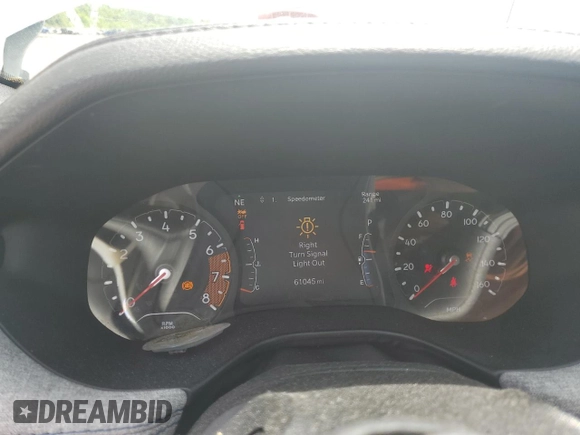 2023 Jeep Compass Latitude z VIN 3C4NJDBN9PT552970, wystawiony jako Copart lot #63489905 z przebiegiem 61 045 mil mil oraz Czysty tytuł • Clean title. Historia ofert i sprzedaży dostępna na DreamBid. Obrazek 9.