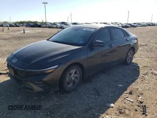 2024 Hyundai Elantra SE z VIN KMHLL4DGXRU823149, wystawiony jako Copart lot #56374475 z przebiegiem 18 787 mil mil oraz Szkoda całkowita • Salvage title. Historia ofert i sprzedaży dostępna na DreamBid. Obrazek 1.