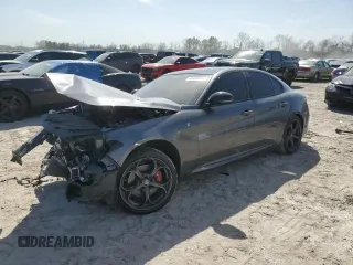 2024 Alfa Romeo Giulia Veloce z VIN ZARFAMBN1R7681805, wystawiony jako Copart lot #48020965 z przebiegiem Nie podano mil oraz Szkoda całkowita • Salvage title. Historia ofert i sprzedaży dostępna na DreamBid. Obrazek 1.