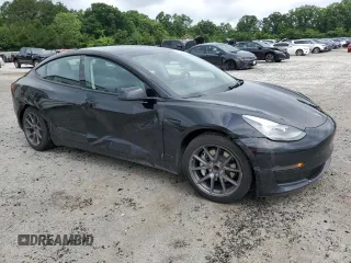 2023 Tesla Model 3 z VIN 5YJ3E1EA6PF437132, wystawiony jako Copart lot #59059455 z przebiegiem 104 063 mil mil oraz Czysty tytuł • Clean title. Historia ofert i sprzedaży dostępna na DreamBid. Obrazek 4.