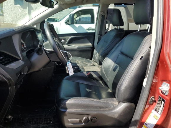 2019 Toyota Sienna SE с VIN 5TDEZ3DC6KS219708, выставлен на аукционе Copart как лот 53881225 с пробегом 116 807 миль миль и Списание • Salvage title. История ставок и продаж доступна на DreamBid. Изображение 7.