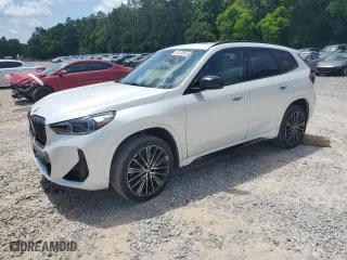 2023 BMW X1 xDrive28i with VIN WBX73EF01P5X64482, listed as a Copart auction lot 54122505 with 15,820 mi miles and Clean Title. Bid and sale history available at carsss.com. Image 1.