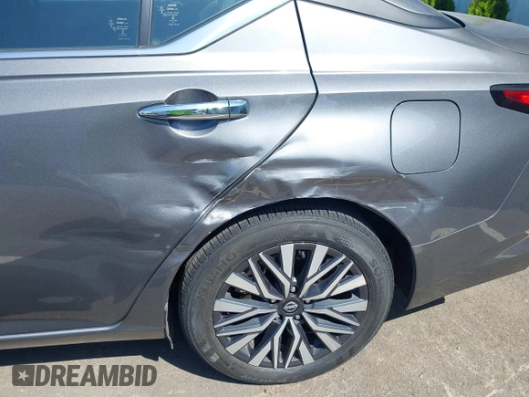 2024 Nissan Altima SV z VIN 1N4BL4DV4RN385646, wystawiony jako IAAI lot #42422125 z przebiegiem 27 335 mil mil oraz . Historia ofert i sprzedaży dostępna na DreamBid. Obrazek 6.