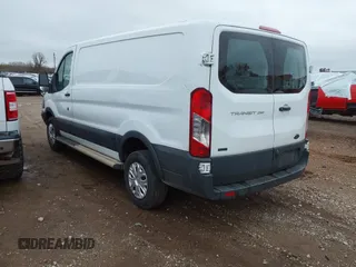 2018 Ford Transit z VIN 1FTYR1ZM6JKB17933, wystawiony jako IAAI lot #41777624 z przebiegiem 225 123 mil mil oraz . Historia ofert i sprzedaży dostępna na DreamBid. Obrazek 3.