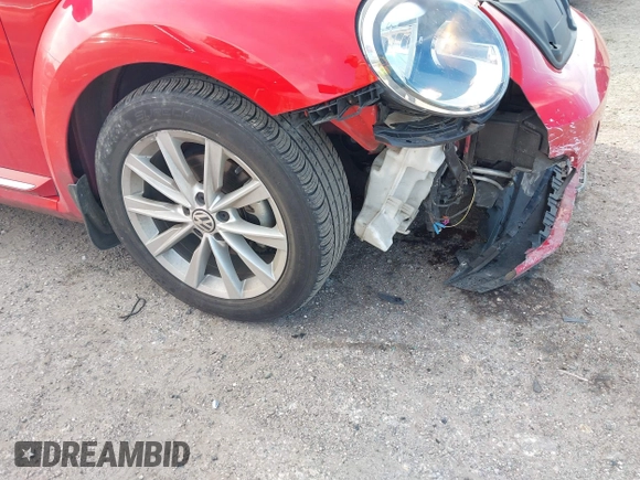 2018 Volkswagen Beetle S z VIN 3VWFD7AT5JM725878, wystawiony jako IAAI lot #41743855 z przebiegiem 108 068 mil mil oraz . Historia ofert i sprzedaży dostępna na DreamBid. Obrazek 6.