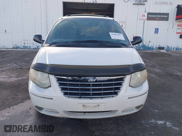2005 Chrysler Town & Country Limited with VIN 2C8GP64L25R161995, listed as a IAAI auction lot 41403697 with 244,202 mi miles. Bid and sale history available at carsss.com. Image 12.