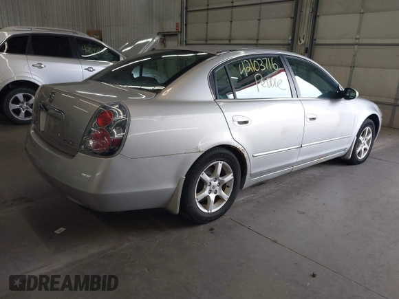 2005 Nissan Altima 2.5 S with VIN 1N4AL11D35C394401, listed as a IAAI auction lot 42103716 with 211,767 mi miles. Bid and sale history available at carsss.com. Image 4.