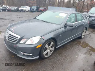 2012 Mercedes-Benz E-Class E 350 Luxury with VIN WDDHF8JB4CA568417, listed as a IAAI auction lot 41968170 with 212,597 mi miles. Bid and sale history available at carsss.com. Image 2.
