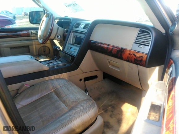 2005 Lincoln Navigator Luxury with VIN 5LMFU27505LJ13912, listed as a IAAI auction lot 41539095 with 1 mi miles. Bid and sale history available at carsss.com. Image 5.