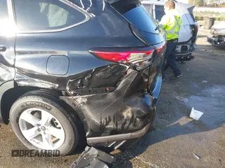 2023 Toyota Highlander L z VIN 5TDKDRAH6PS505375, wystawiony jako IAAI lot #41662089 z przebiegiem 9 700 mil mil oraz . Historia ofert i sprzedaży dostępna na DreamBid. Obrazek 14.
