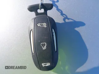 2016 Tesla Model X 70D z VIN 5YJXCAE28GF004461, wystawiony jako IAAI lot #41004214 z przebiegiem 158 962 mil mil oraz . Historia ofert i sprzedaży dostępna na DreamBid. Obrazek 11.