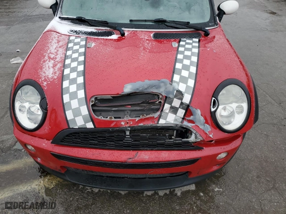 2004 MINI Cooper Hardtop S with VIN WMWRE33424TD79659, listed as a Copart auction lot 41583865 with 189,610 mi miles and Clean Title. Bid and sale history available at carsss.com. Image 12.