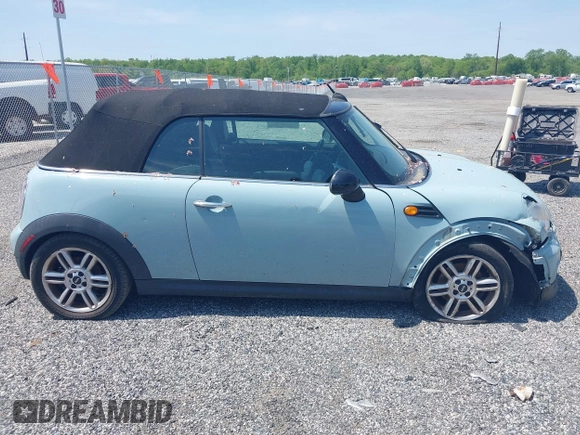 2014 MINI Convertible с VIN WMWZN3C51ET569556, выставлен на аукционе IAAI как лот 42176151 с пробегом 158 846 миль миль и . История ставок и продаж доступна на DreamBid. Изображение 13.