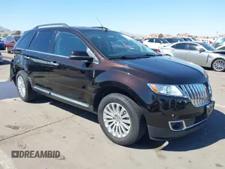 2013 Lincoln MKX with VIN 2LMDJ6JK9DBL15563, listed as a IAAI auction lot 42067838 with 38,411 mi miles. Bid and sale history available at carsss.com. Image 1.