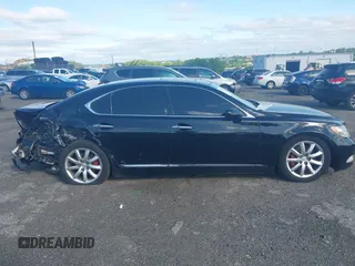 2009 Lexus LS 460 с VIN JTHCL46F895001922, выставлен на аукционе IAAI как лот 42273978 с пробегом Не указан миль и . История ставок и продаж доступна на DreamBid. Изображение 13.