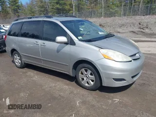 2008 Toyota Sienna XLE with VIN 5TDZK22C18S178979, listed as a IAAI auction lot 42024980 with 202,865 mi miles. Bid and sale history available at carsss.com. Image 1.