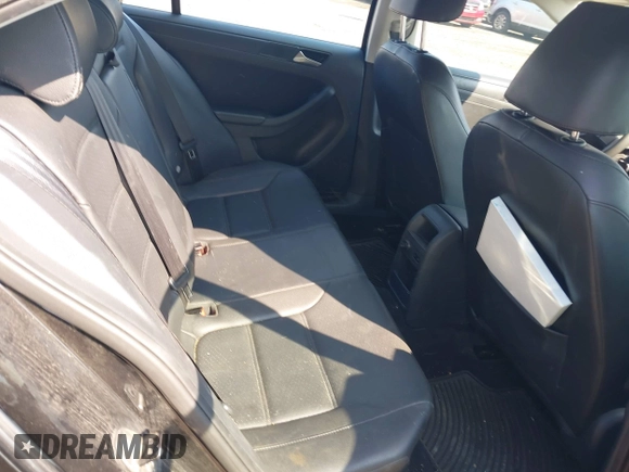 2014 Volkswagen Jetta SE with VIN 3VWD17AJ0EM393384, listed as a IAAI auction lot 42661590 with 118,385 mi miles and . Bid and sale history available at DreamBid. Image 8.