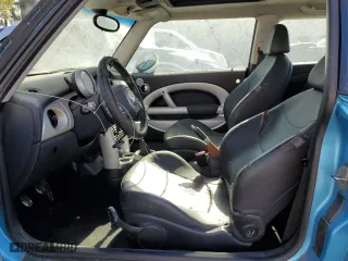 2004 MINI Cooper Hardtop S with VIN WMWRE334X4TD84365, listed as a Copart auction lot 67804884 with 0 mi miles and Clean Title. Bid and sale history available at carsss.com. Image 7.