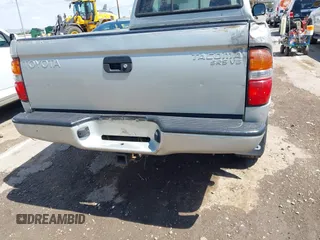 2001 Toyota Tacoma z VIN 5TEWN72N11Z845227, wystawiony jako IAAI lot #42397877 z przebiegiem 323 243 mil mil oraz . Historia ofert i sprzedaży dostępna na DreamBid. Obrazek 6.