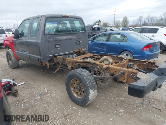 2003 Ford Super Duty F-250 XL with VIN 1FTNX21F33EA47739, listed as a IAAI auction lot 41914651 with 300,398 mi miles. Bid and sale history available at carsss.com. Image 3.