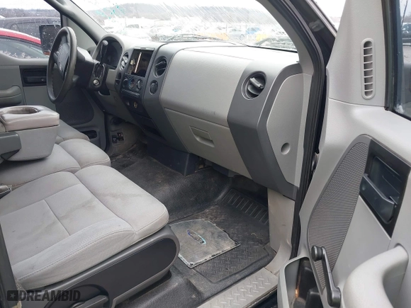 2005 Ford F-150 XL with VIN 1FTRF12W15KC00040, listed as a IAAI auction lot 41532710 with 172,371 mi miles. Bid and sale history available at carsss.com. Image 5.