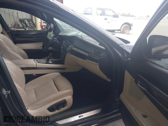 2013 BMW 7 Series 750Li с VIN WBAYE8C53DD132336, выставлен на аукционе IAAI как лот 42812991 с пробегом 174 099 миль миль и . История ставок и продаж доступна на DreamBid. Изображение 5.
