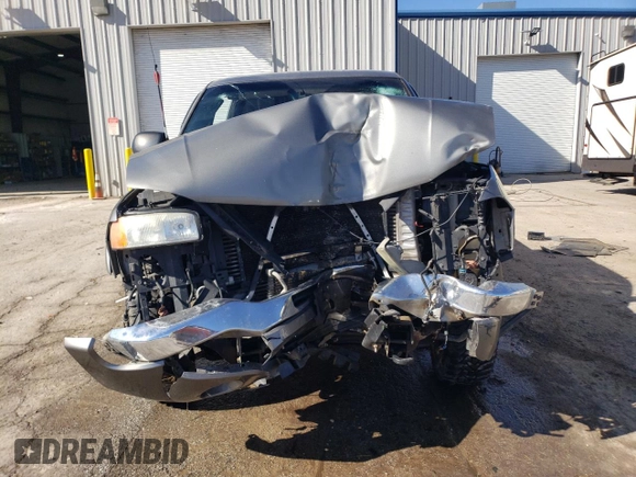 2006 GMC Sierra 2500HD SLT z VIN 1GTHK29D76E162153, wystawiony jako Copart lot #46656545 z przebiegiem 427 196 mil mil oraz Szkoda całkowita • Salvage title. Historia ofert i sprzedaży dostępna na DreamBid. Obrazek 5.