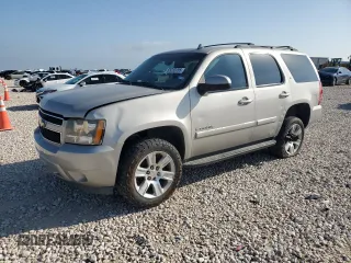 2008 Chevrolet Tahoe 3LT z VIN 1GNFC13048R177832, wystawiony jako Copart lot #55222255 z przebiegiem 260 977 mil mil oraz Szkoda całkowita • Salvage title. Historia ofert i sprzedaży dostępna na DreamBid. Obrazek 1.
