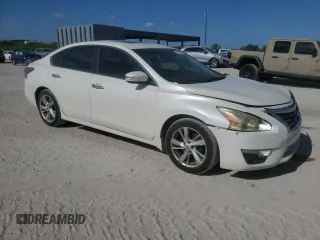 2014 Nissan Altima 2.5 SV with VIN 1N4AL3AP0EC266297, listed as a Copart auction lot 52868335 with 154,157 mi miles and Salvage Title. Bid and sale history available at carsss.com. Image 4.
