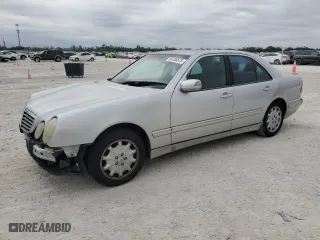 2000 Mercedes-Benz E-Class with VIN WDBJF70J6YB011278, listed as a Copart auction lot 88706615 with 147,667 mi miles and Salvage Title. Bid and sale history available at carsss.com. Image 1.