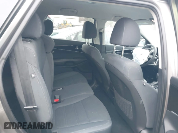 2019 Kia Sorento S V6 with VIN 5XYPGDA53KG482987, listed as a IAAI auction lot 41519965 with 95,708 mi miles. Bid and sale history available at carsss.com. Image 8.