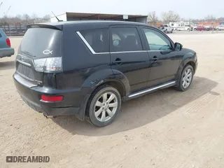 2010 Mitsubishi Outlander GT with VIN JA4JT5AX3AZ008590, listed as a IAAI auction lot 41762160 with 176,906 mi miles. Bid and sale history available at carsss.com. Image 4.