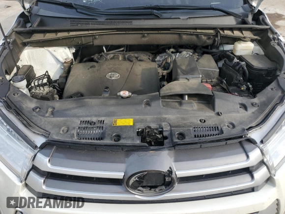 2019 Toyota Highlander SE with VIN 5TDJZRFH5KS917107, listed as a Copart auction lot 60798935 with 55,397 mi miles and Salvage title. Bid and sale history available at DreamBid. Image 12.