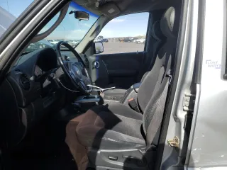 2002 Jeep Liberty Limited с VIN 1J4GL58K82W221381, выставлен на аукционе Copart как лот 53990735 с пробегом 133 036 миль миль и Списание • Salvage title. История ставок и продаж доступна на DreamBid. Изображение 7.