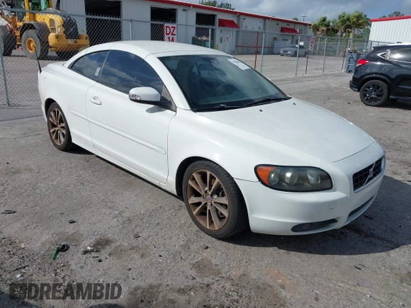 2010 Volvo C70 with VIN YV1672MC4AJ092225, listed as a IAAI auction lot 41706918 with 87,902 mi miles. Bid and sale history available at carsss.com. Image 1.