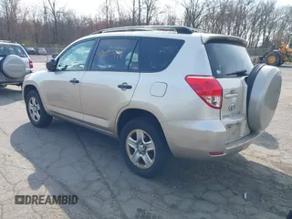 2008 Toyota RAV4 with VIN JTMBD33V685207304, listed as a IAAI auction lot 42077911 with 246,172 mi miles. Bid and sale history available at carsss.com. Image 3.