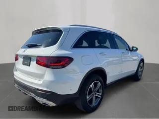 2021 Mercedes-Benz GLC 300 z VIN W1N0G8DB6MV300830, wystawiony jako Copart lot #61652945 z przebiegiem 135 882 mil mil oraz Czysty tytuł • Clean title. Historia ofert i sprzedaży dostępna na DreamBid. Obrazek 4.