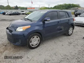2013 Scion xD z VIN JTKKUPB49D1038616, wystawiony jako Copart lot #51835625 z przebiegiem 139 165 mil mil oraz Szkody całkowita. Historia ofert i sprzedaży dostępna na DreamBid. Obrazek 1.