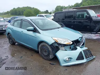 2012 Ford Focus SE z VIN 1FAHP3F21CL226033, wystawiony jako IAAI lot #42368786 z przebiegiem 168 061 mil mil oraz . Historia ofert i sprzedaży dostępna na DreamBid. Obrazek 1.