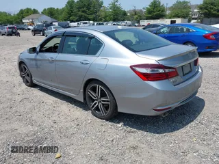 2017 Honda Accord Touring z VIN 1HGCR3F96HA001865, wystawiony jako IAAI lot #42424296 z przebiegiem 170 567 mil mil oraz . Historia ofert i sprzedaży dostępna na DreamBid. Obrazek 3.