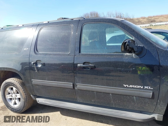 2014 GMC Yukon XL SLT with VIN 1GKS2KE79ER238831, listed as a IAAI auction lot 41767472 with 284,596 mi miles. Bid and sale history available at carsss.com. Image 6.