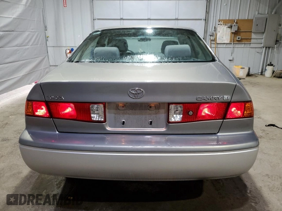2001 Toyota Camry CE z VIN JT2BG28K810573972, wystawiony jako Copart lot #51733485 z przebiegiem 143 665 mil mil oraz Szkoda całkowita • Salvage title. Historia ofert i sprzedaży dostępna na DreamBid. Obrazek 6.