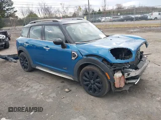 2019 MINI Countryman Cooper S with VIN WMZYT5C52K3J89010, listed as a IAAI auction lot 40961867 with 106,072 mi miles. Bid and sale history available at carsss.com. Image 1.