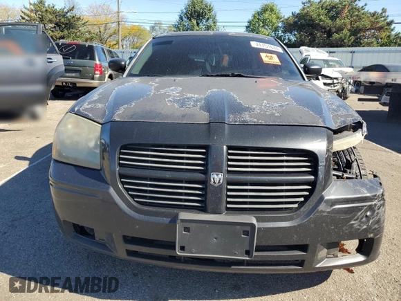 2005 Dodge Magnum SE z VIN 2D4FV48V55H533891, wystawiony jako Copart lot #74751644 z przebiegiem 287 869 mil mil oraz Szkoda całkowita • Salvage title. Historia ofert i sprzedaży dostępna na DreamBid. Obrazek 5.