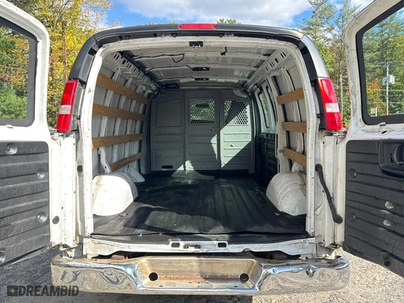 2018 GMC Savana Cargo Van with VIN 1GTW7AFG9J1902352, listed as a Copart auction lot 75693664 with 150,755 mi miles and Clean Title. Bid and sale history available at carsss.com. Image 6.