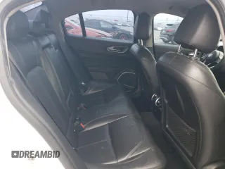 2018 Alfa Romeo Giulia z VIN ZARFAEBN0J7563478, wystawiony jako Copart lot #55683915 z przebiegiem 110 134 mil mil oraz Szkody całkowita. Historia ofert i sprzedaży dostępna na DreamBid. Obrazek 10.