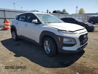 2021 Hyundai Kona SE z VIN KM8K1CAA7MU659637, wystawiony jako Copart lot #54394795 z przebiegiem 90 366 mil mil oraz Szkody całkowita. Historia ofert i sprzedaży dostępna na DreamBid. Obrazek 4.