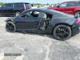 2014 Audi R8 z VIN WUAAUAFG6EN001685, wystawiony jako IAAI lot #41816821 z przebiegiem 19 588 mil mil oraz . Historia ofert i sprzedaży dostępna na DreamBid. Obrazek 19.