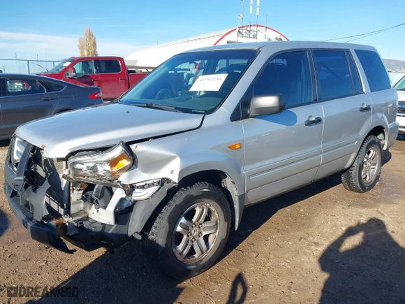 2006 Honda Pilot LX with VIN 2HKYF18156H556689, listed as a IAAI auction lot 40792236 with 273,856 mi miles. Bid and sale history available at carsss.com. Image 18.